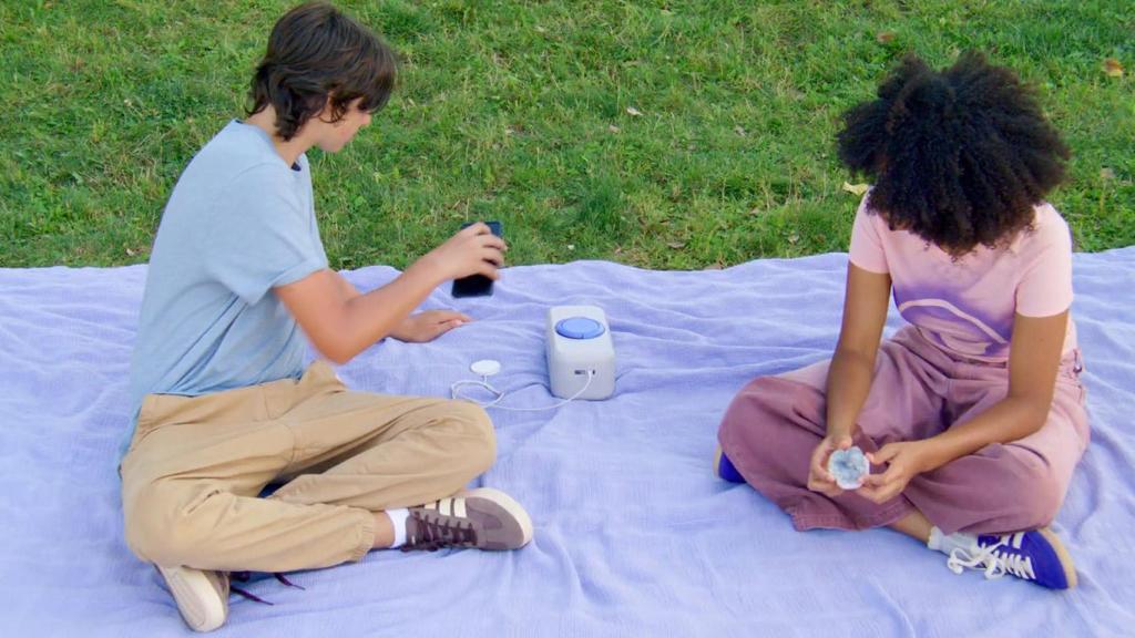 Se puede retirar la batería y usarse como powerbank.