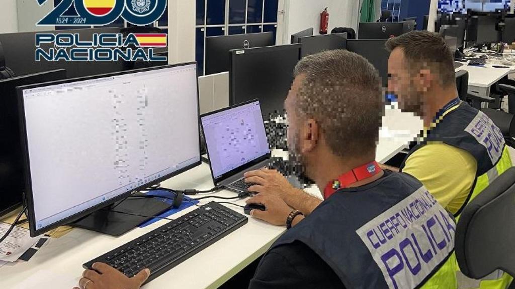 Agentes de la unidad de ciberdelincuencia de la Policía Nacional.