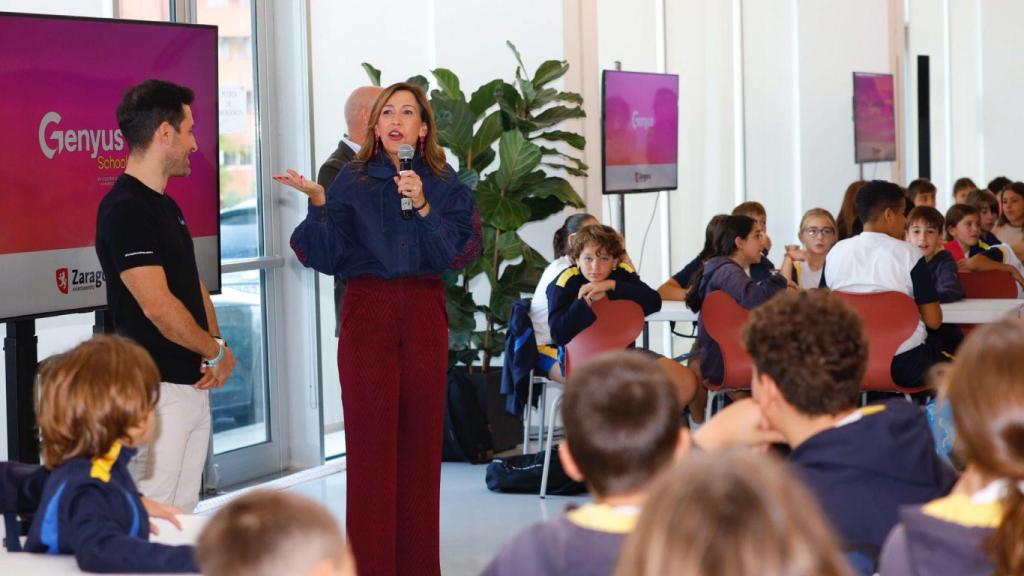 Natalia Chueca, durante el anuncio de esta mañana en Zaragoza.