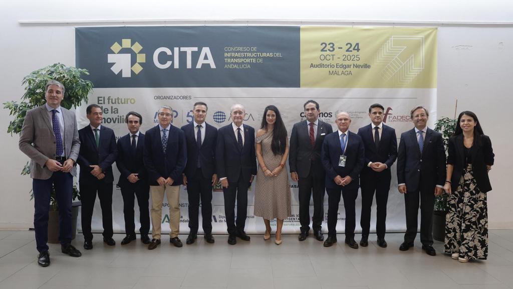 Representantes institucionales en el Congreso de Infraestructuras de Transporte en Málaga.