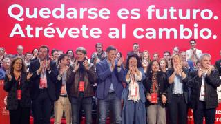 La eurodiputada socialista Iratxe García, el ministro de Transportes y Movilidad Sostenible, Óscar Puente, el exlíder del PSOECyL Luis Tudanca, el secretario general del partido, Carlos Martínez, el presidente del Gobierno, Pedro Sánchez, la ministra de Igualdad, Ana Redondo, la alcaldesa de Palencia, Miriam Andrés, la ministra de Educación, Pilar Alegría y el ex secretario de Organización del PSOE Santos Cerdán, en el XV Congreso Autonómico del PSOECyL, el pasado mes de febrero