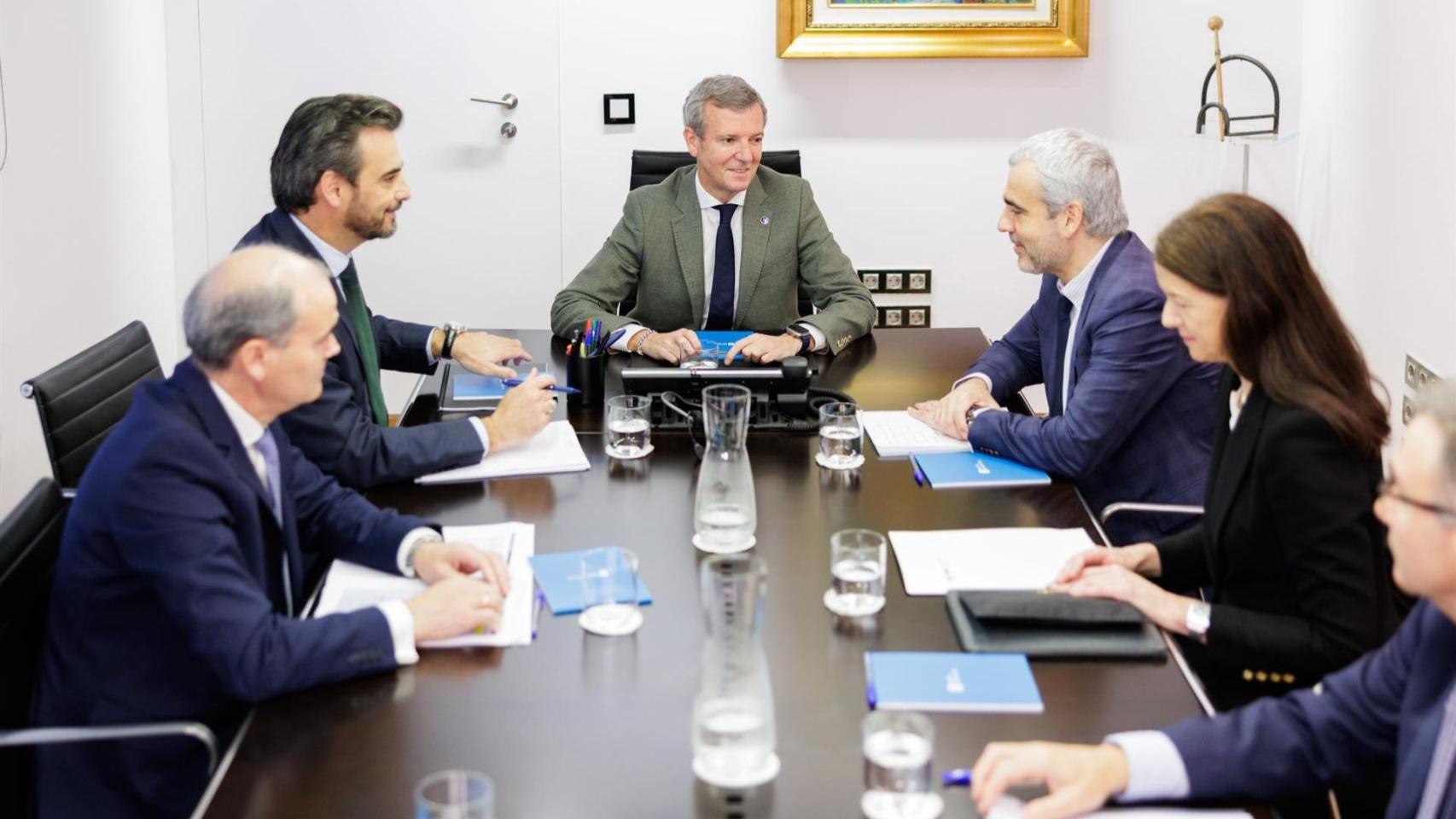 Reunión de representantes de la Xunta y de Aena.