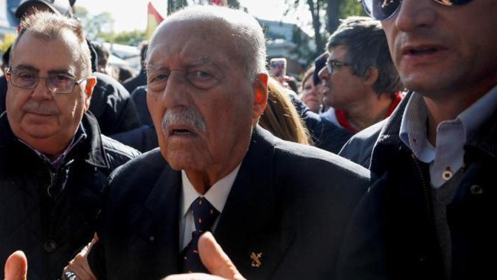 Antonio Tejero, durante la exhumación de Franco.