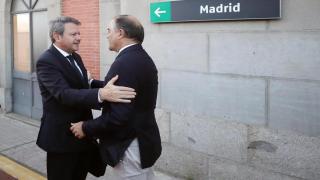 El secretario de Estado de Transportes y Movilidad Sostenible, José Antonio Santano, y el alcalde de Talavera, José Julián Gregorio.