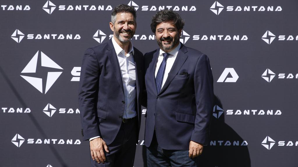 Eduardo Blanco, CEO de Santana Motors, y Enrique Lorenzana, director comercial de Santana Motors