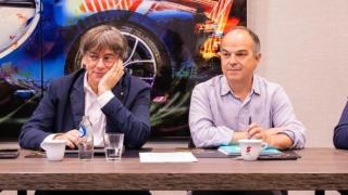 Carles Puigdemont, junto a Jordi Turull, el pasado miércoles en Waterloo (Bélgica) en una reunión con la dirección de Junts./