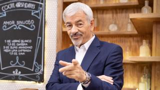 Carlos Sobera en el restaurante de 'First Dates'.