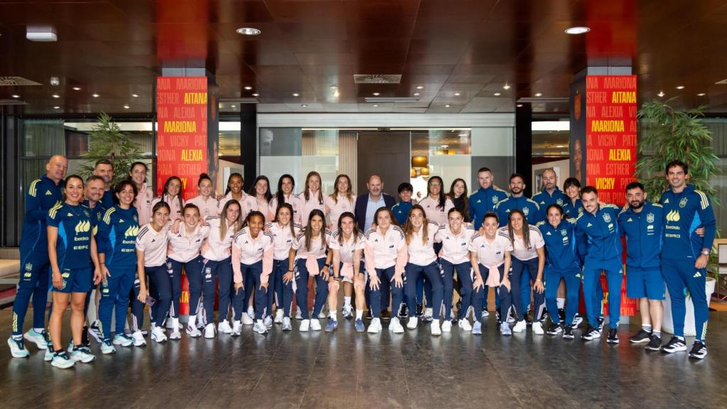La selección española femenina concentrada en Las Rozas.