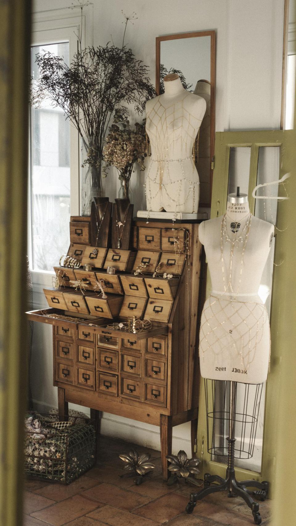 Un vistazo al 'atelier' de la firma.