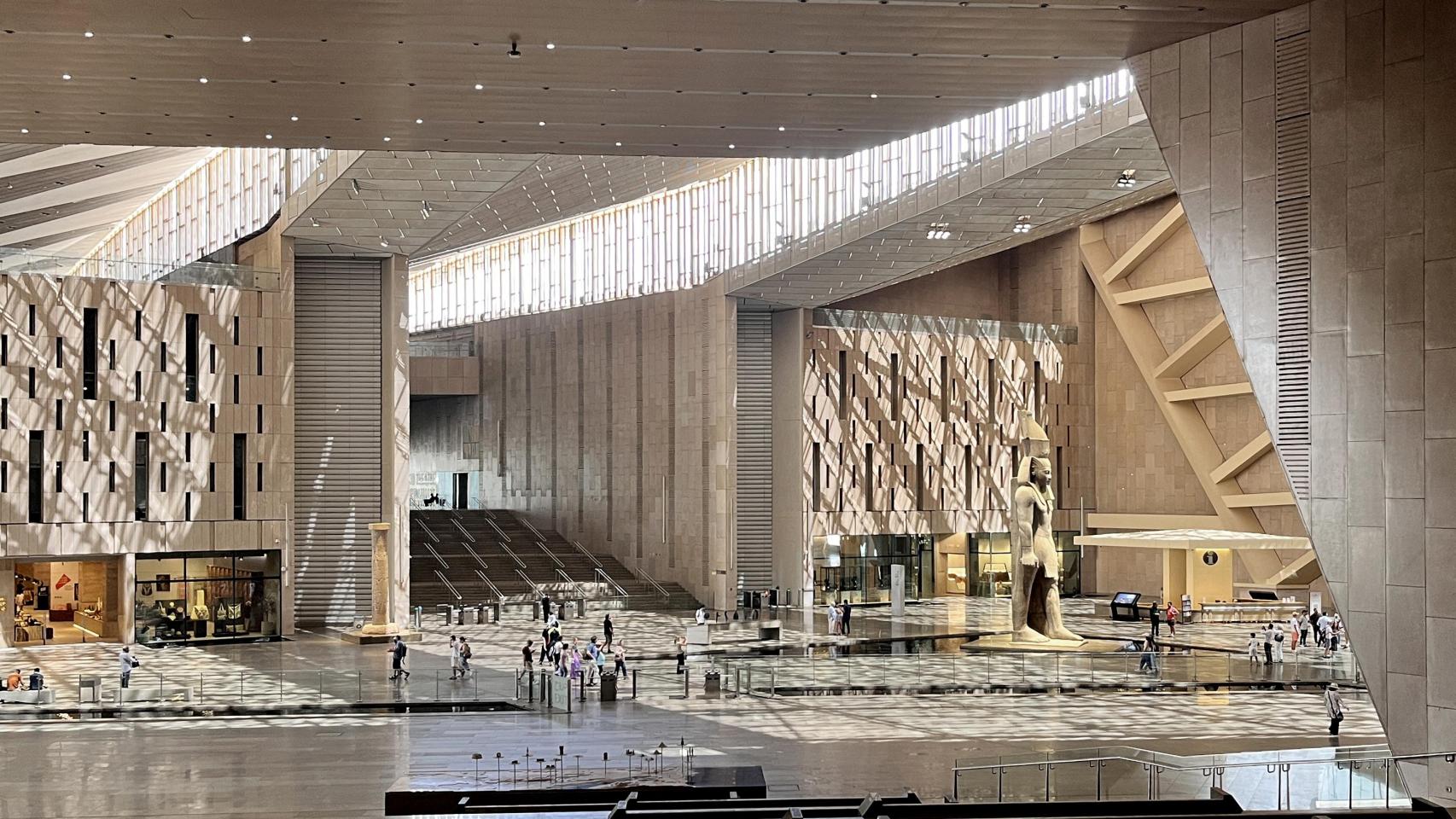 Vista del vestíbulo de entrada al Gran Museo Egipcio. Foto: Igues Boneca