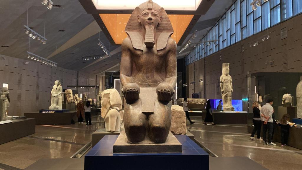 Estatua de la reina Hatshepsut en una de las salas del GEM. Foto: Gran Museo Egipcio