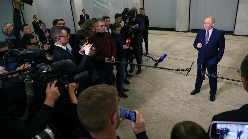 Vladímir Putin este jueves atendiendo a los periodistas en Moscú.