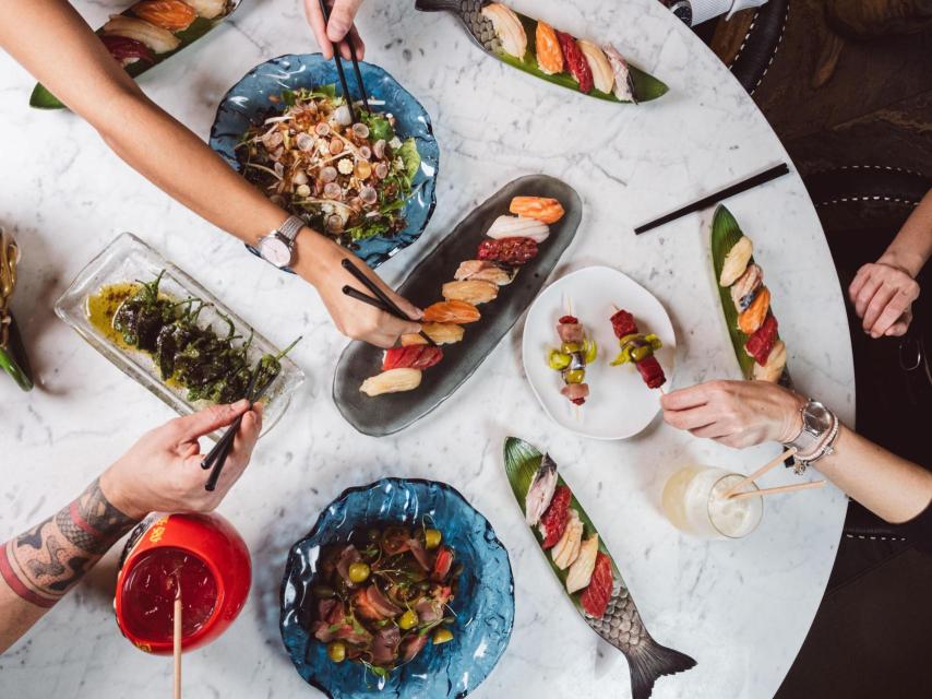 A la mesa en Pelican.