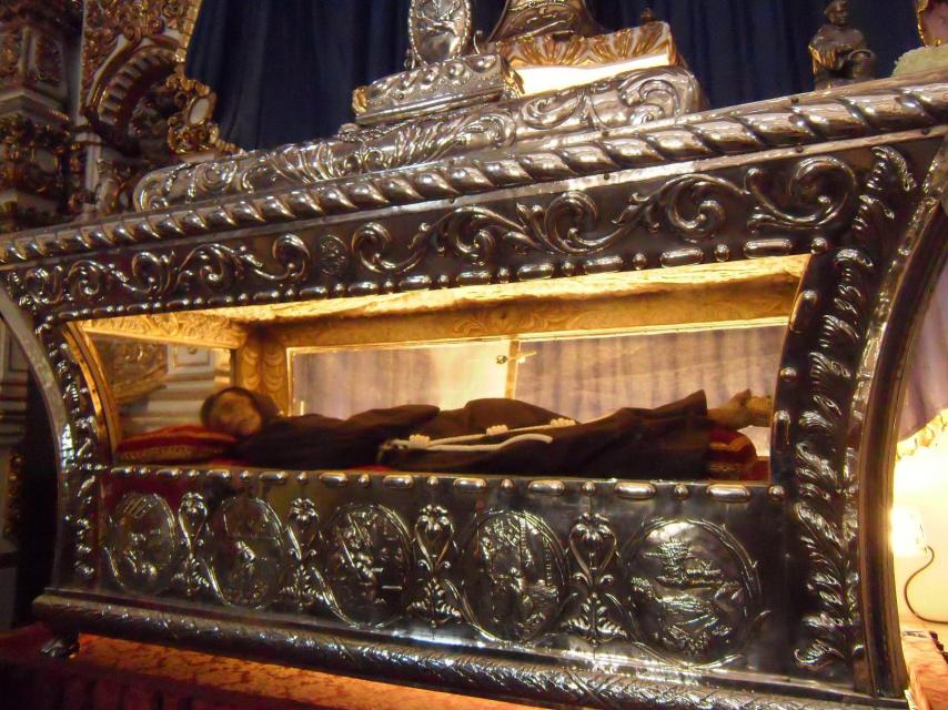 Cuerpo incorrupto de Sebastián de Aparicio en el Templo de San Francisco en Puebla, México. https://es.wikipedia.org