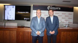 Antonio Couceiro y Manuel Galdo en la presentación de los presupuestos de la Cámara de A Coruña para 2026.