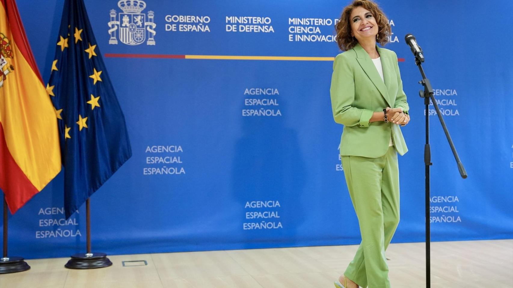 María Jesús Montero, este viernes en Sevilla, atiende a los medios en la sede de la Agencia Espacial Española.