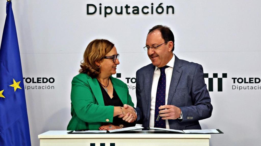 Cedillo y Guerrero en la firma de ASTRA.