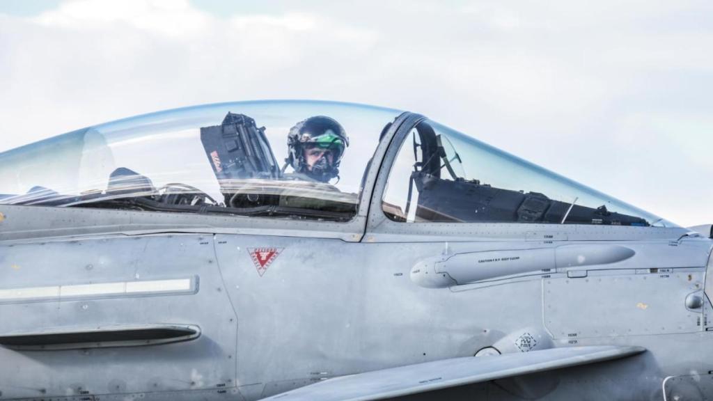 Piloto español de Eurofighter en cabina.