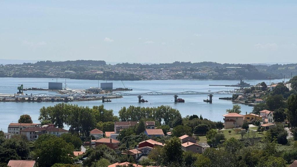 Panorámica del viaducto de la conexión ferroviaria entre el puerto interior y el puerto exterior de Ferrol.