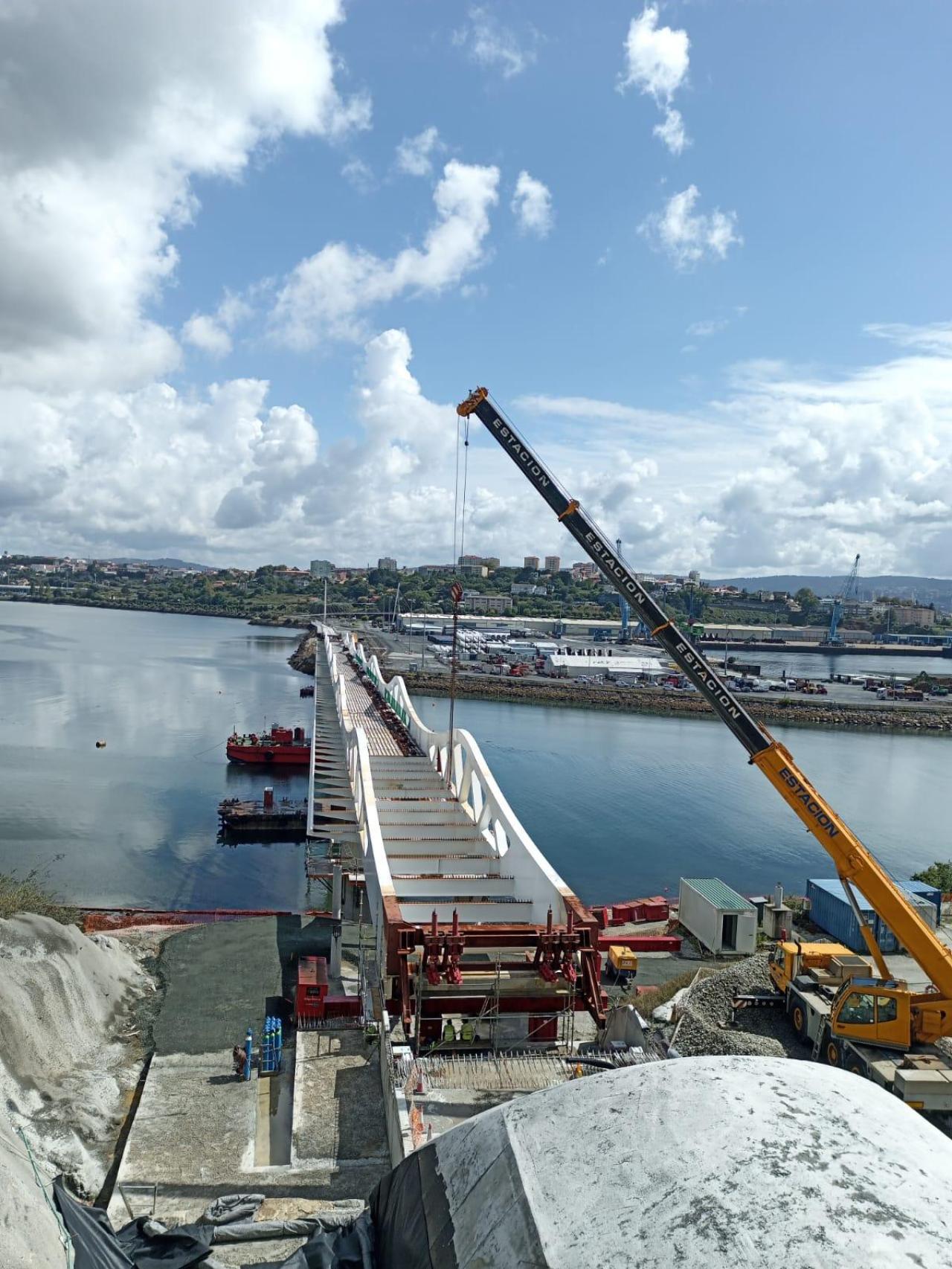 Proceso de construcción de la conexión ferroviaria entre los muelles del puerto de Ferrol.