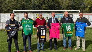 La nueva equipación combina tradición e innovación, uniendo los colores e identidad del club con detalles modernos