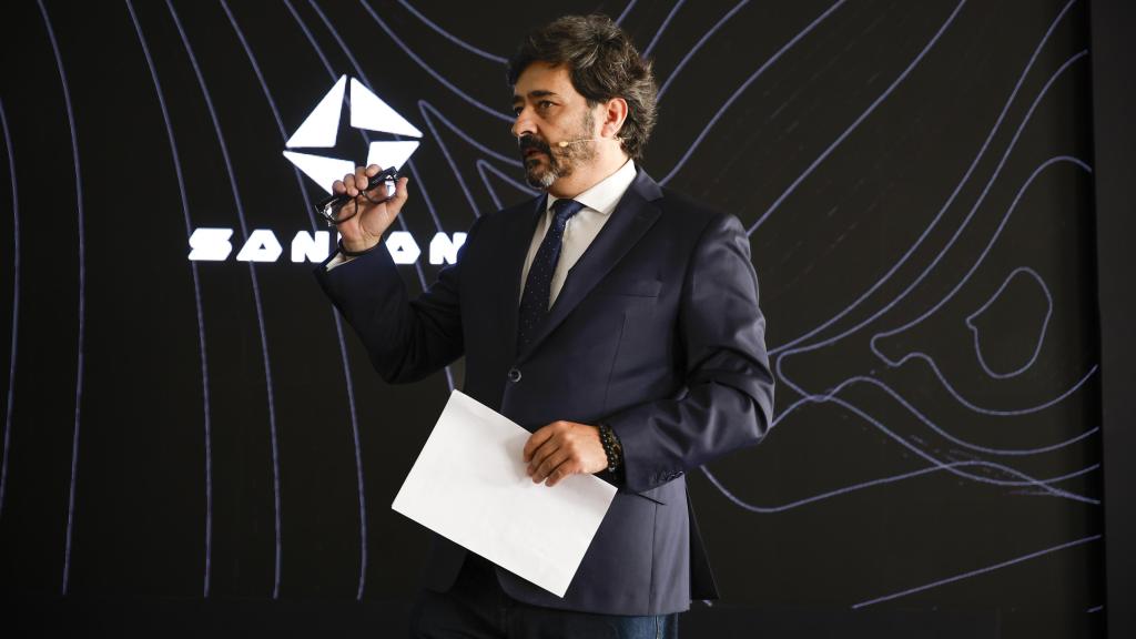 Enrique Lorenzana, director comercial de Santana Motors