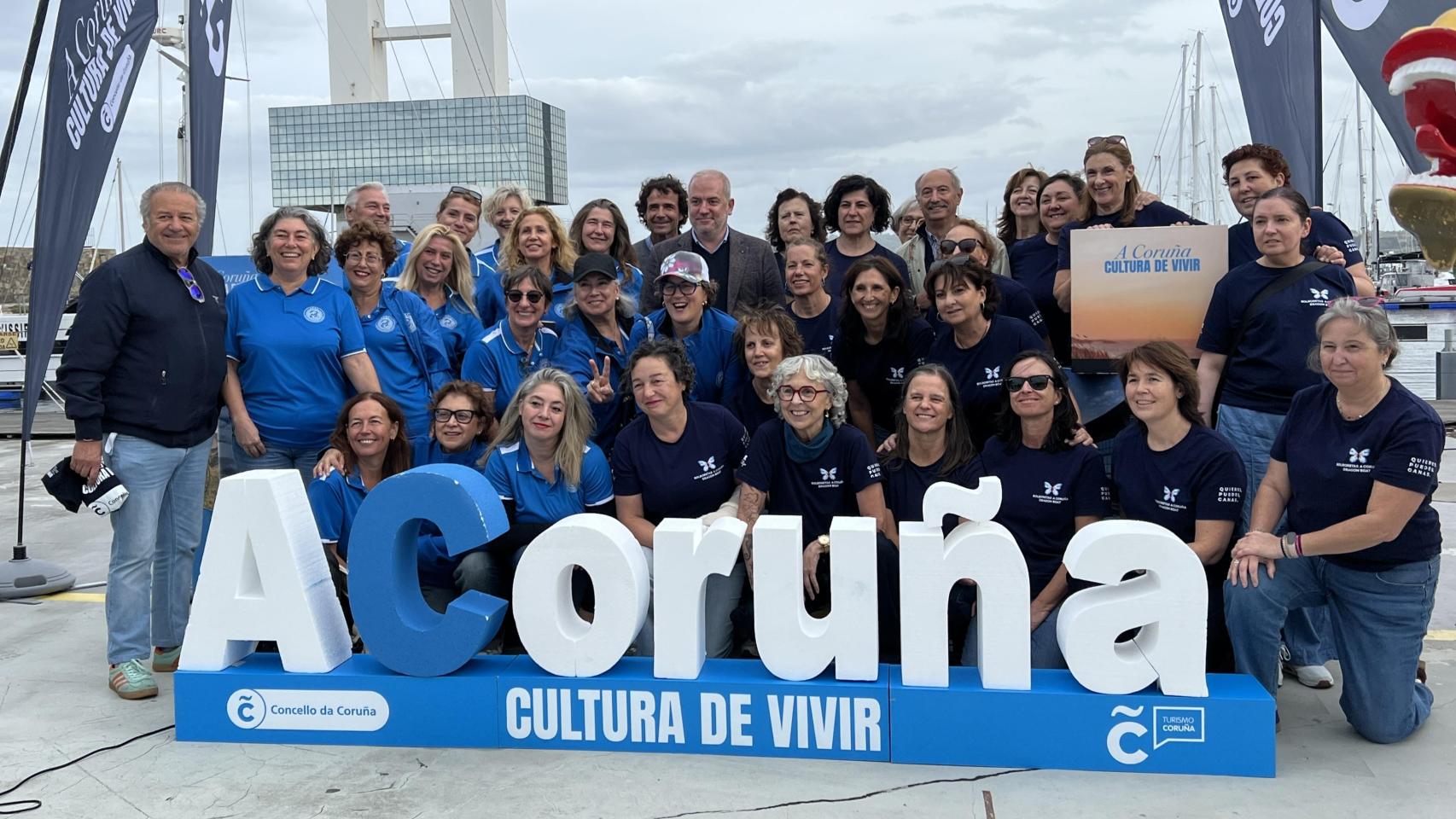 Los participantes coruñeses en la presentación del evento.