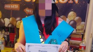 Violeta en la graduación que su madre le organizó en casa.