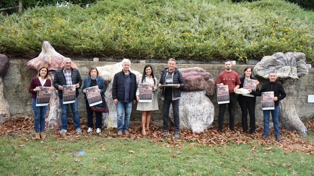 Mos (Pontevedra) inaugura un monumento en homenaje a su cultura micológica