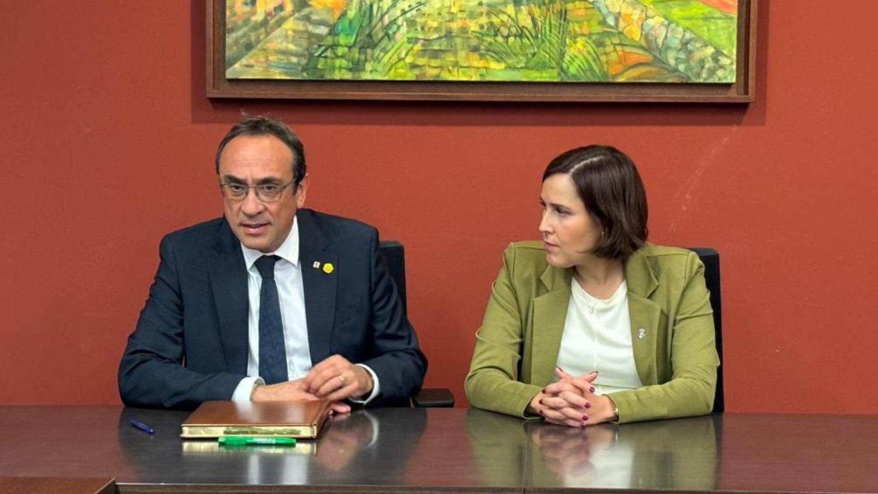 Josep Rull, presidente del Parlamento de Cataluña, y Míriam Lanero, alcaldesa de La Jonquera, este viernes.