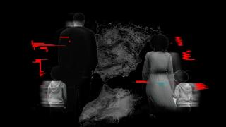 Una recreación de dos padres que dejan a sus hijos en España.