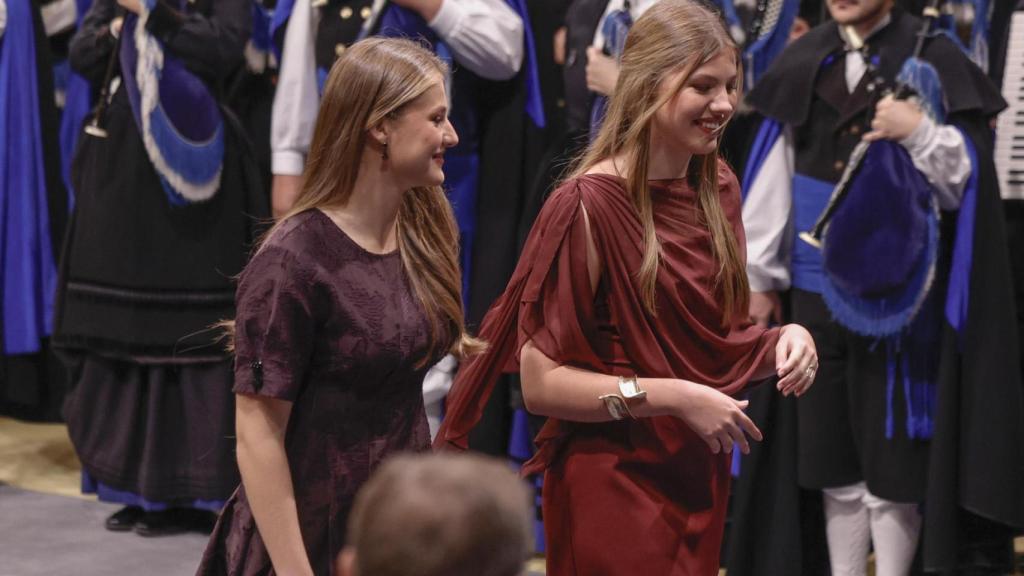 La complicidad de Leonor y Sofía en los Premios Princesa de Asturias 2025.