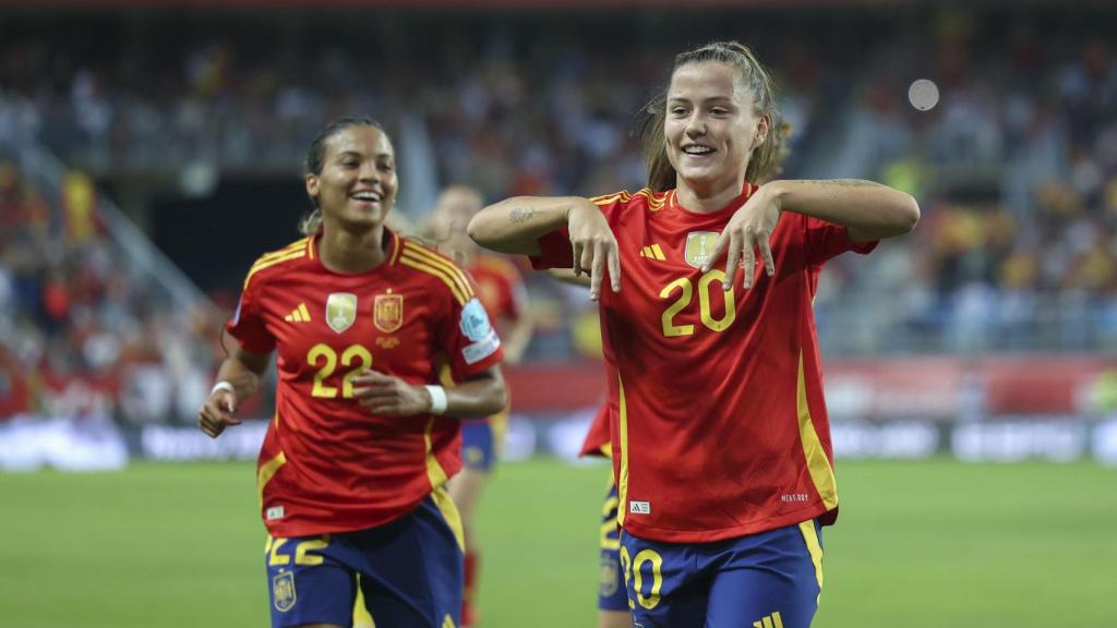 Claudia Pina celebra su gol ante Suecia.