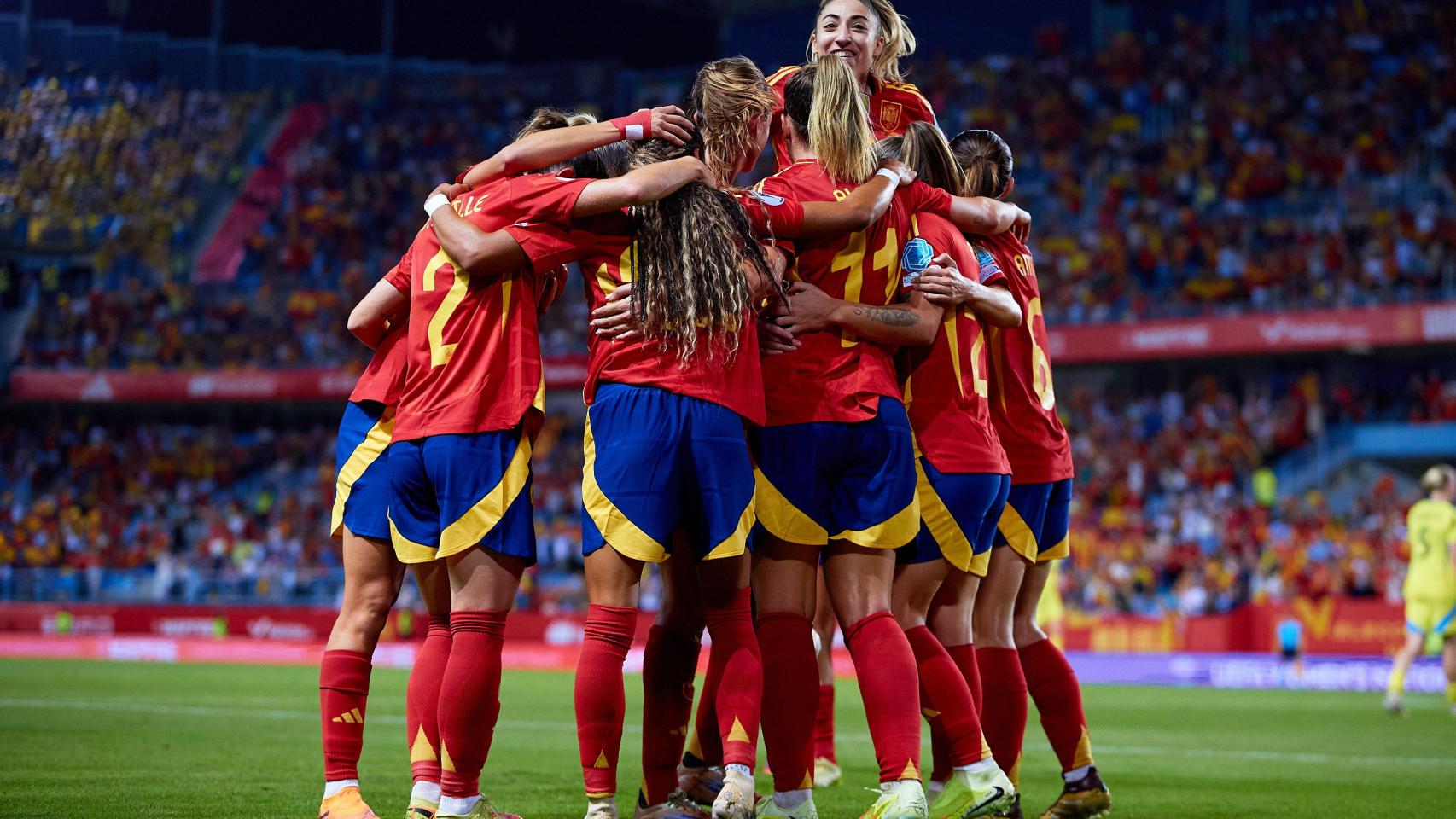 Las jugadoras de la selección española celebran uno de sus goles ante Suecia.