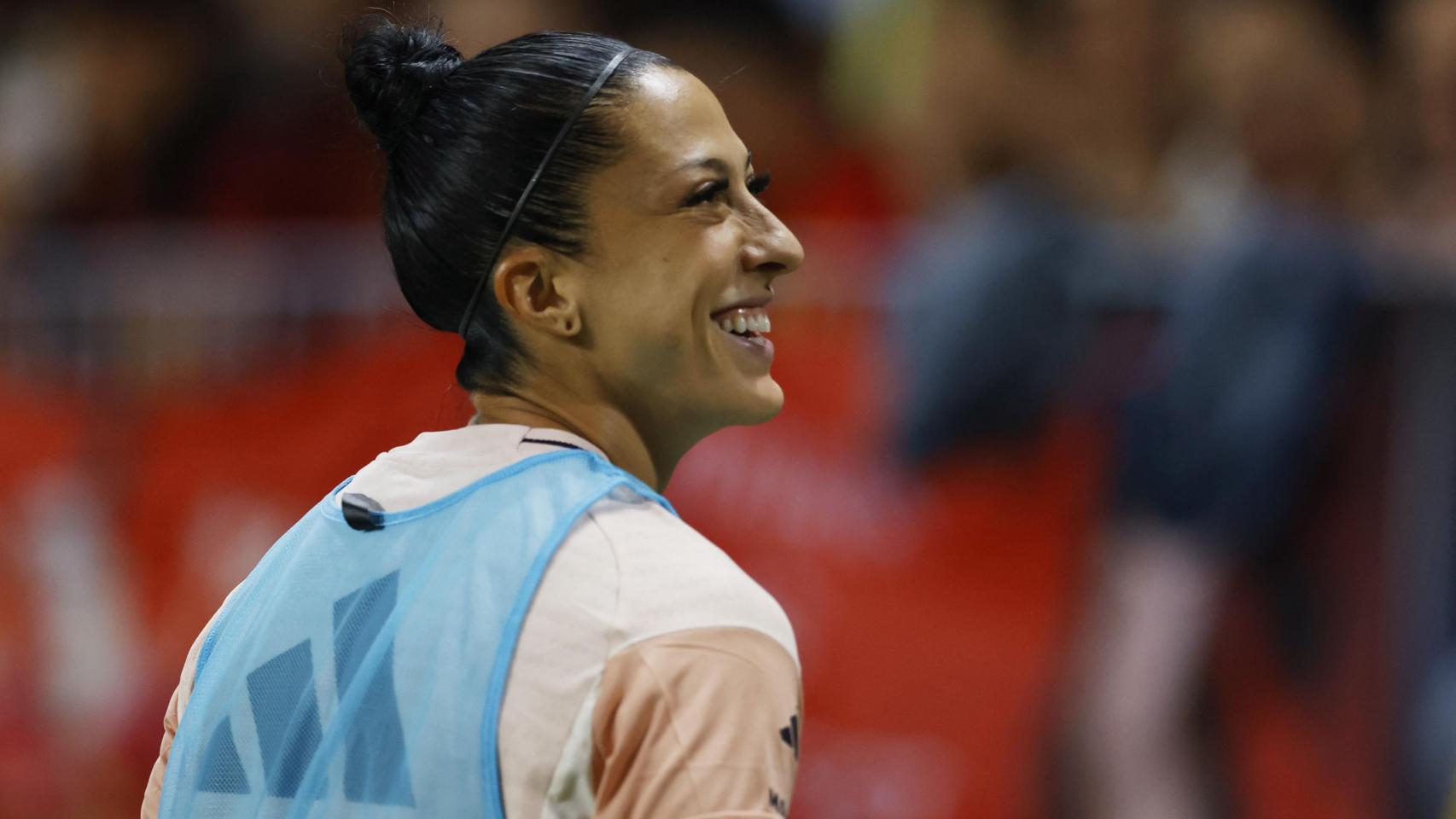 Jenni Hermoso, durante el calentamiento con la Selección.