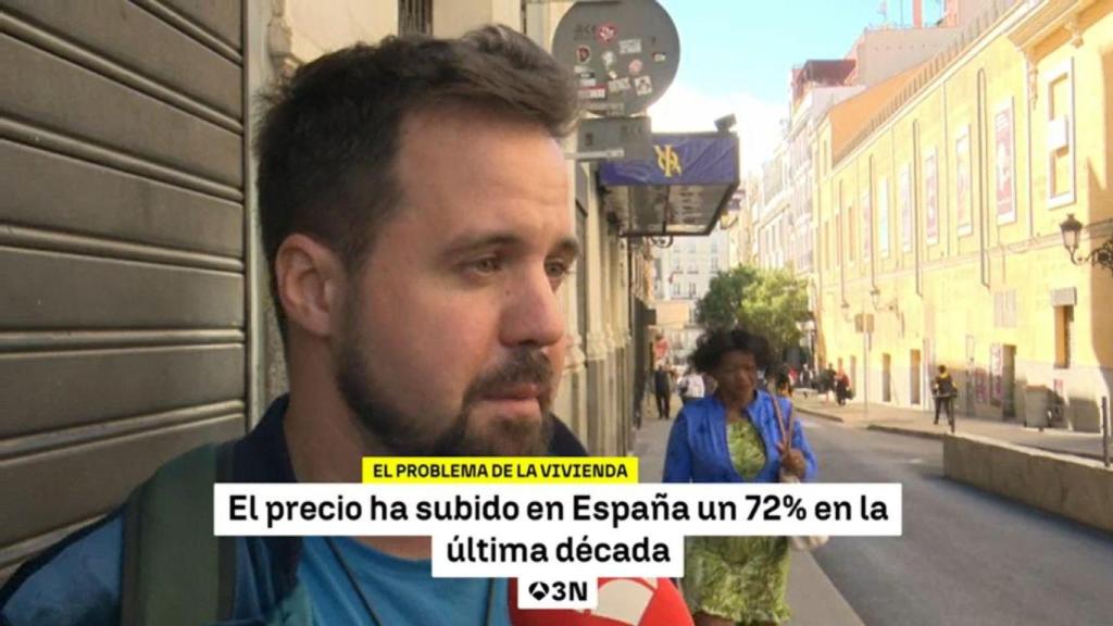 Un joven español que gasta 700 euros en la vivienda.
