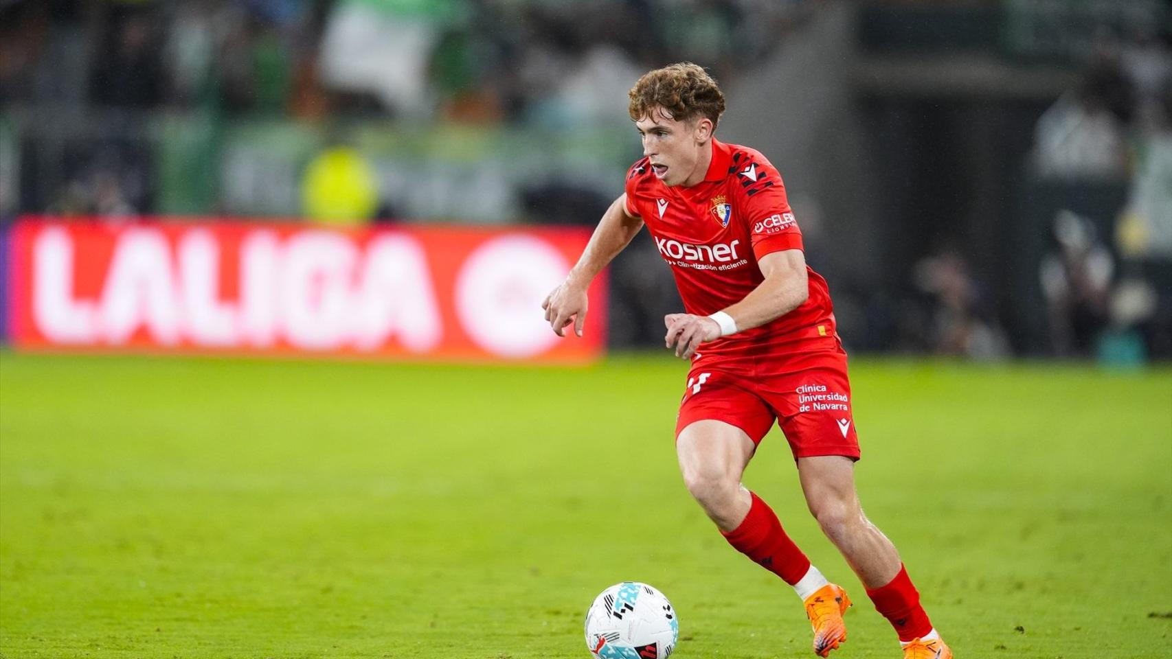 Víctor Muñoz, durante un partido con el CA Osasuna