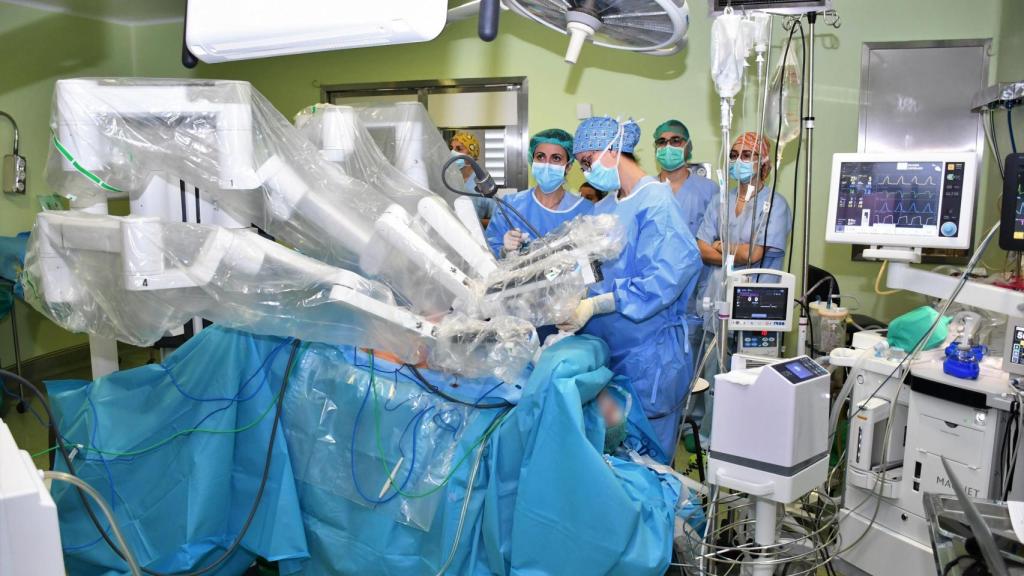 Sanitarios en un centro español.