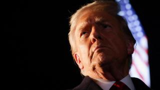 El presidente de Estados Unidos, Donald Trump, este sábado antes de iniciar su viaje a Asia.