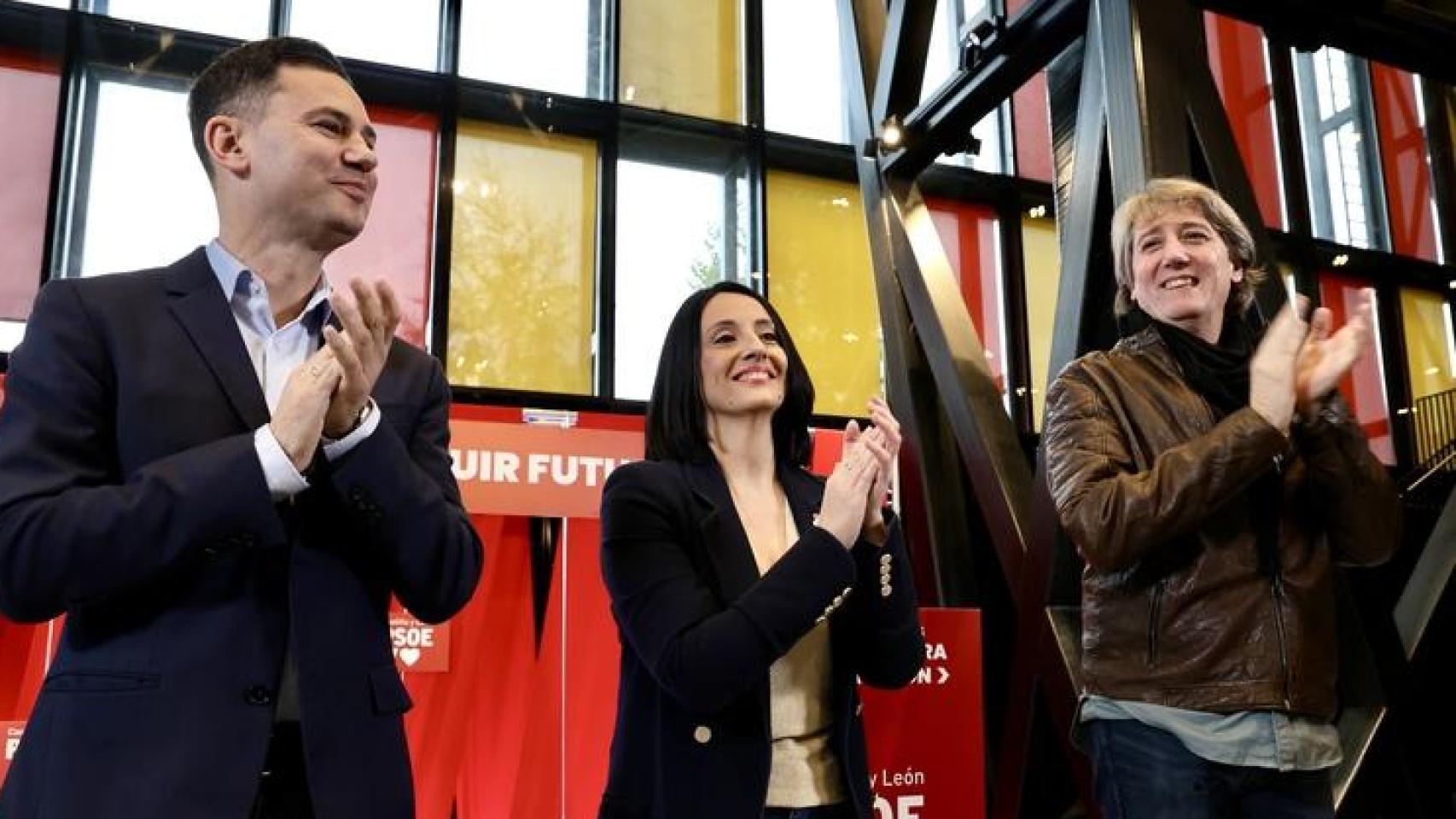 La secretaria de Organización y Acción Electoral del PSOE, Rebeca Torró; el secretario general del PSCyL, Carlos Martínez y el secretario provincial del PSOE en León, Javier Alfonso Cendón, inauguran las Jornadas del PSOE 'Atrévete a construir futuro en Castilla y León'