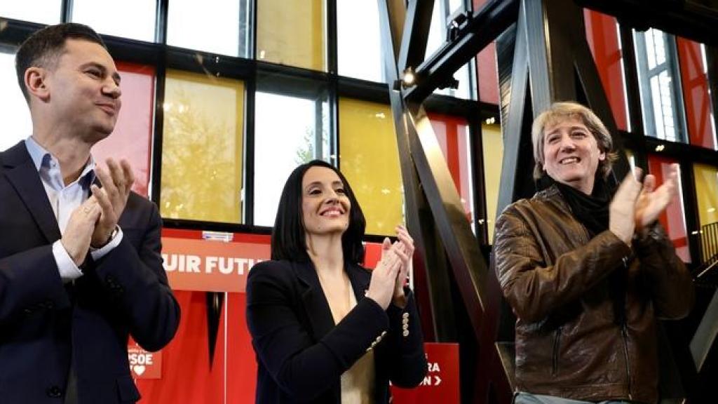 La secretaria de Organización y Acción Electoral del PSOE, Rebeca Torró; el secretario general del PSCyL, Carlos Martínez y el secretario provincial del PSOE en León, Javier Alfonso Cendón, inauguran las Jornadas del PSOE 'Atrévete a construir futuro en Castilla y León'