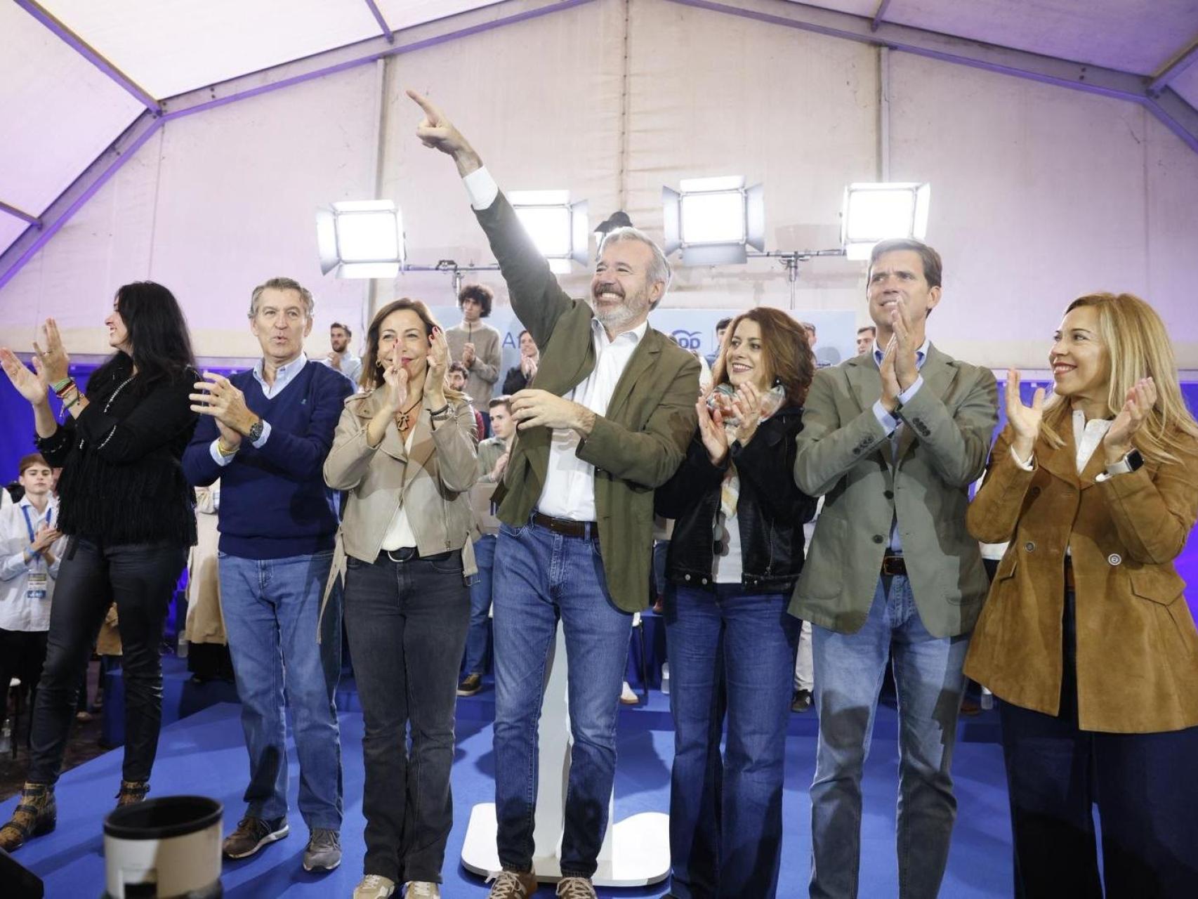 Azcón trabaja ya en un adelanto electoral con las encuestas a su favor y la idea de desquitarse de Vox pactando con Aragón Existe