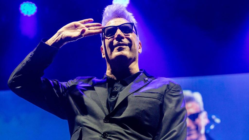 Loquillo en un momento del concierto en el Movistar Arena. Foto: Ricardo Rubio / Europa Press