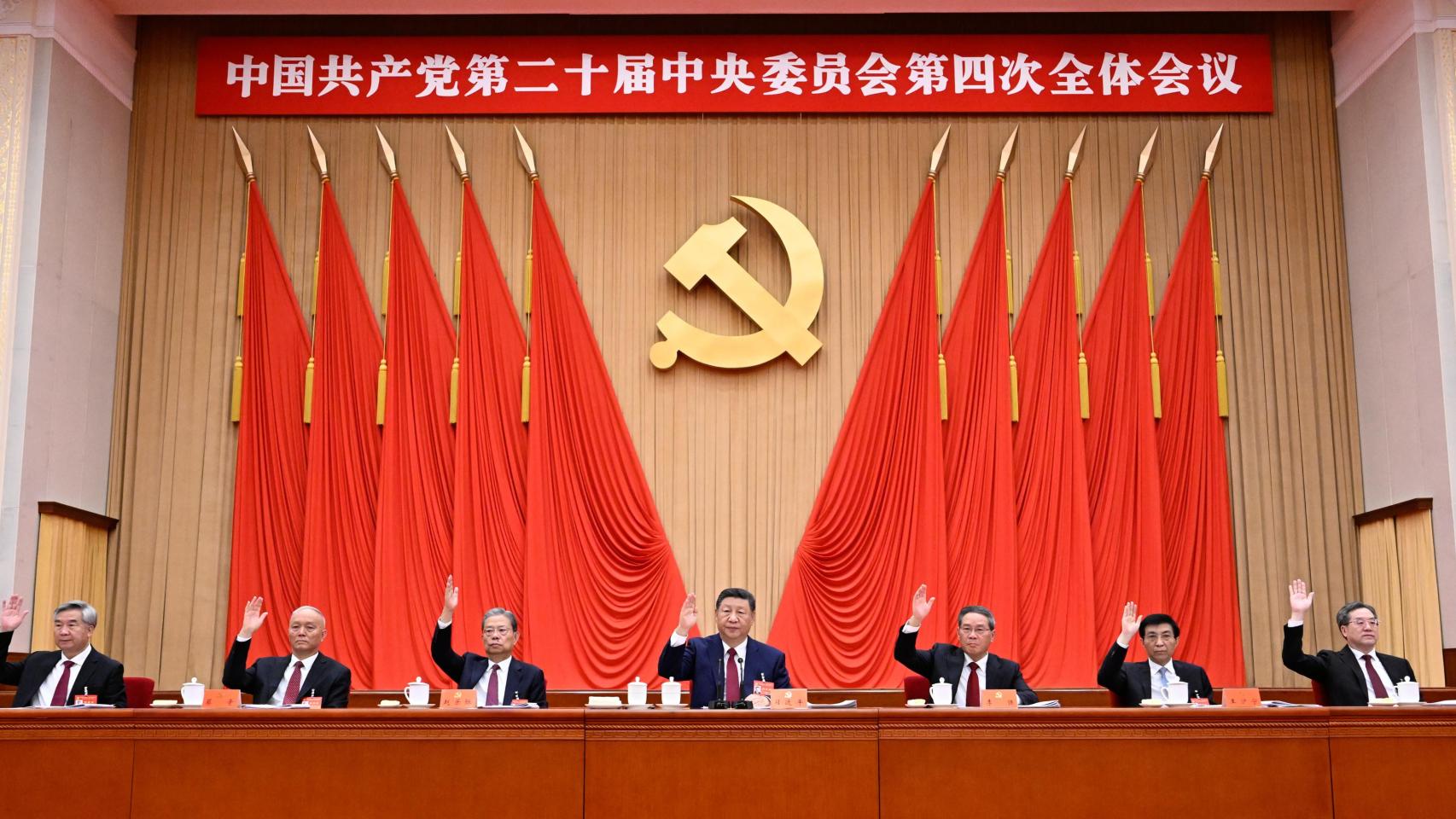 Xi Jinping lidera la cuarta sesión plenaria del 20º Comité Central del Partido Comunista de China, este jueves.