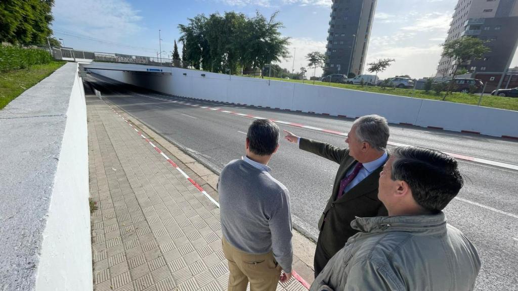 El alcalde de Sevilla en la Carretera de Su Eminencia.