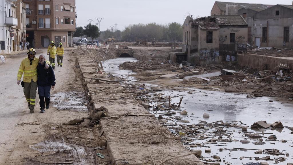Labores de limpieza y reconstrucción en Valencia, imagen de archivo. Efe / Kai Försterling