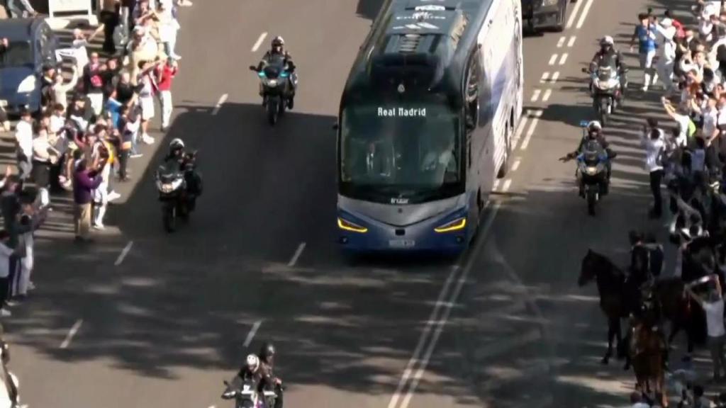 La llegada del autobús del Real Madrid al Santiago Bernabéu