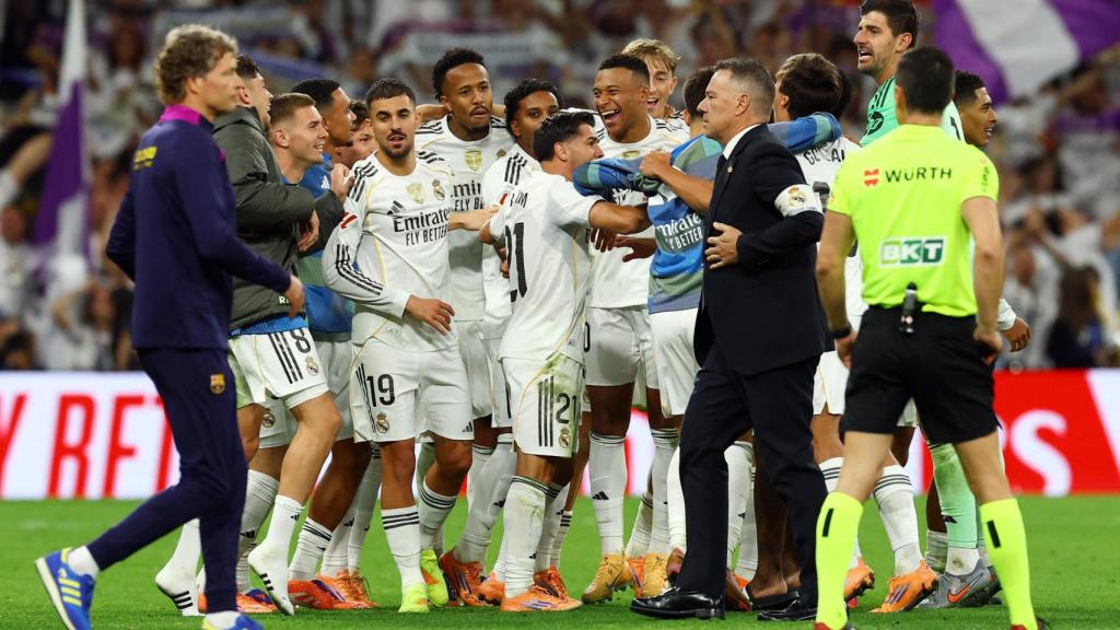 Los jugadores del Real Madrid celebran la victoria en El Clásico