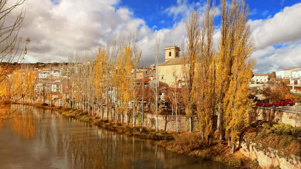 El río Tajo a su paso por Trillo.
