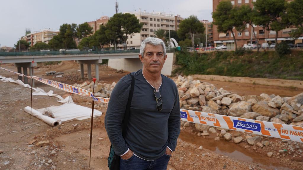 José Emilio Picos, vecino de Paiporta, perdió a su padre en la dana y casi muere en una tienda.